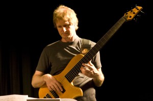 Ralf Cetto mit 6-string